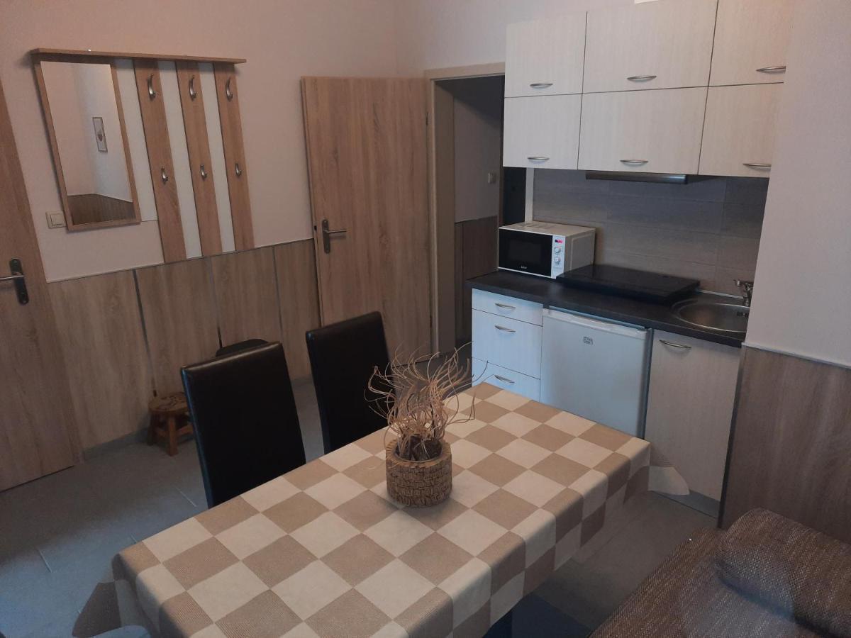 Fenyo Apartman Apartment Nagykáta Exterior foto