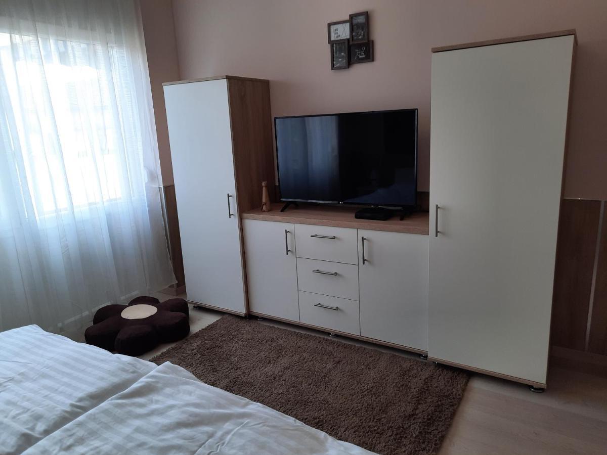 Fenyo Apartman Apartment Nagykáta Exterior foto