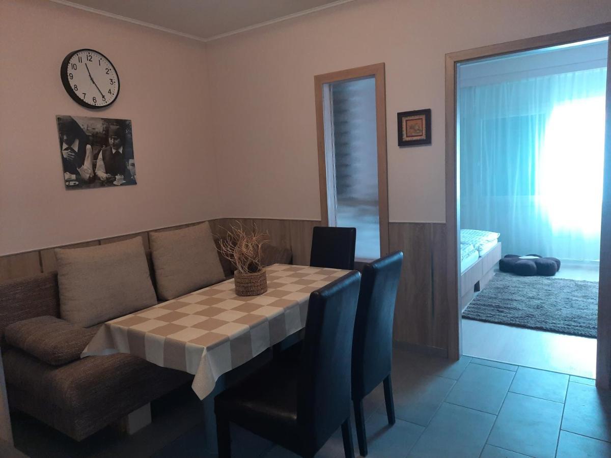 Fenyo Apartman Apartment Nagykáta Exterior foto