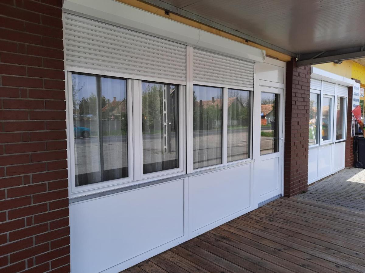 Fenyo Apartman Apartment Nagykáta Exterior foto
